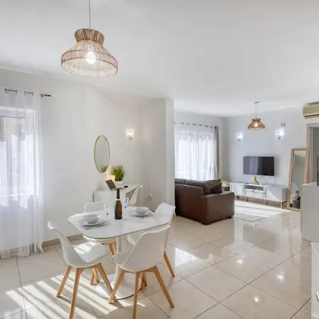 Apartment 1br With Shops, Pubs & Transport Nearby Saint Julian's